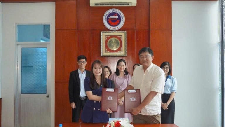 LỄ KÝ KẾT THỎA THUẬN HỢP TÁC GIỮA HẢI PHONG VÀ TRƯỜNG CAO ĐẲNG KIÊN GIANG