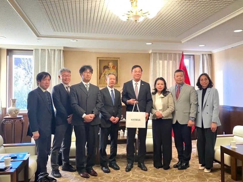 ĐẠI SỨ VIỆT NAM TẠI NHẬT BẢN ĐÁNH GIÁ CAO HỢP TÁC GIỮA HẢI PHONG VÀ KIOXIA TRONG PHÁT TRIỂN NGUỒN NHÂN LỰC NGÀNH BÁN DẪN